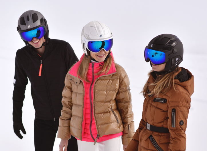 Ski helmets with visor