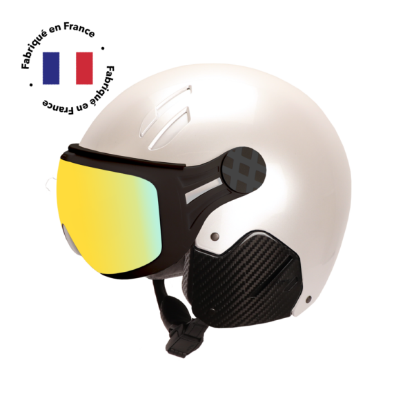 Le casque de ski Major Infinit de Diezz Sport présente un design élégant et moderne, disponible en bleu profond. Ce casque de fabrication française offre une protection optimale pour les skieurs, avec une coque extérieure robuste et un rembourrage intérieur confortable. Sa forme aérodynamique est conçue pour réduire la résistance à l'air tout en assurant une excellente couverture de la tête. Le casque est équipé d'un système de ventilation ajustable pour réguler la température et l'humidité. Il dispose probablement d'un système de fixation sécurisé avec une mentonnière rembourrée pour un ajustement parfait. Le Major Infinit intègre vraisemblablement des caractéristiques de sécurité avancées, telles qu'un système d'absorption des chocs et une compatibilité avec les masques de ski. Son design épuré et sa couleur bleu profond lui confèrent un aspect à la fois sportif et élégant, adapté aux pistes de ski comme aux moments de détente en station.